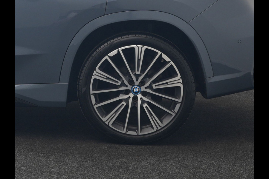 BMW X1 xDrive30e M Sport PHEV 326pk Dealer O.H. | Trekhaak Af Fabriek | Adaptive Cruise | Head Up | Harman / Kardon | 360 Camera | Alcantara Sportstoelen Memory & Verwarmd | Adaptief Onderstel | Sfeerverlichting | Stuur Verwarmd | Blis | Keyless | 20"L.M | Plug In Hybrid |