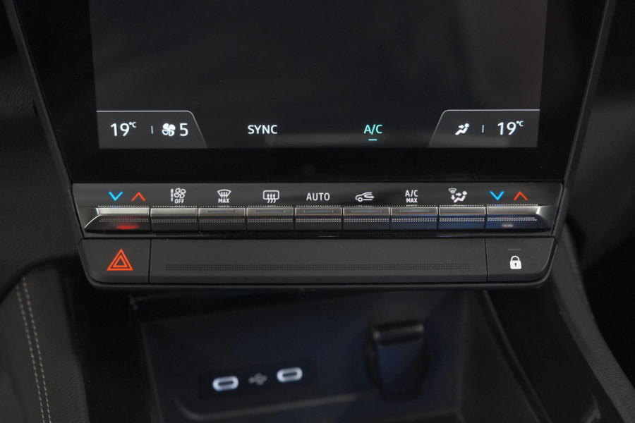 Renault Austral Mild Hybrid 160 X-tronic Techno | 1.800 kg trekvermogen | Trekhaak | Camera | Apple Carplay | Parkeersensoren