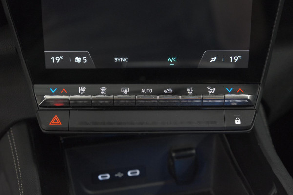 Renault Austral Mild Hybrid 160 X-tronic Techno | 1.800 kg trekvermogen | Trekhaak | Camera | Apple Carplay | Parkeersensoren