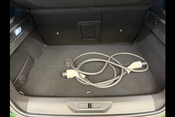 Peugeot 308 1.6 Plug-in Hybrid 180 GT / 360 camera / navigatie / half leder / led /