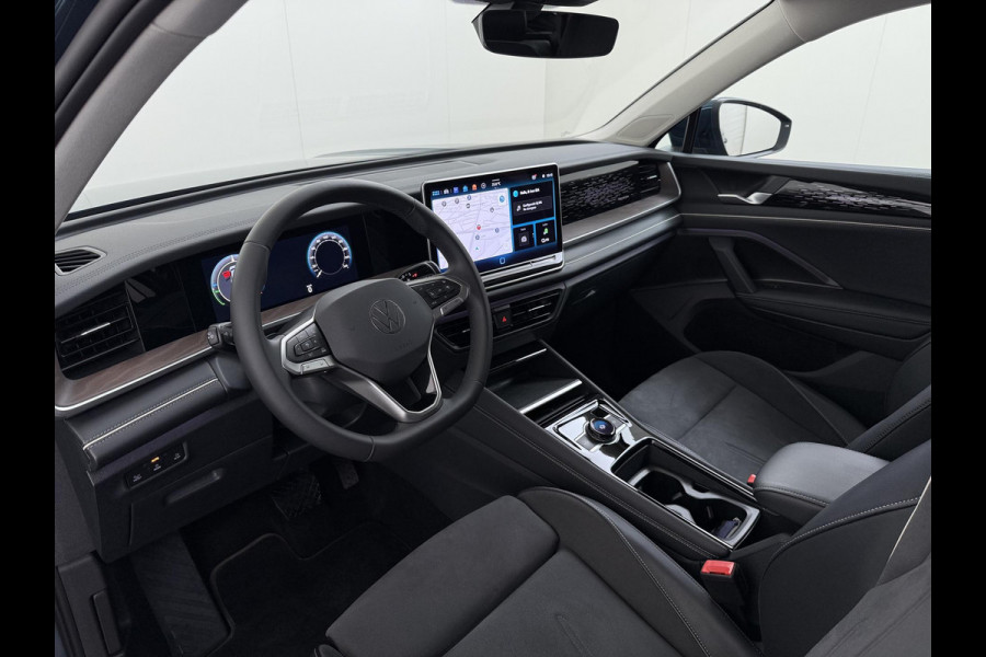 Volkswagen Tayron 1.5 eHybrid Elegance STOEL- & STUURWIELVERWARMING | IQ LED | ELEK. TREKHAAK | 360° CAMERA | BLIND SPOT | ADAPTIVE CRUISE CONTROL | FABRIEKSGARANTIE | ALL IN RPIJS |