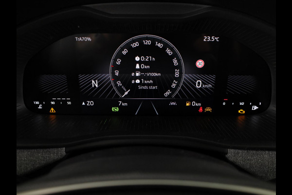 Škoda SCALA Edition 1.0 TSI 115pk DSG-7 | Stoel- en stuurverwarming | Travel Assist | Draadloos laden | 16 inch lichtmetalen velgen |