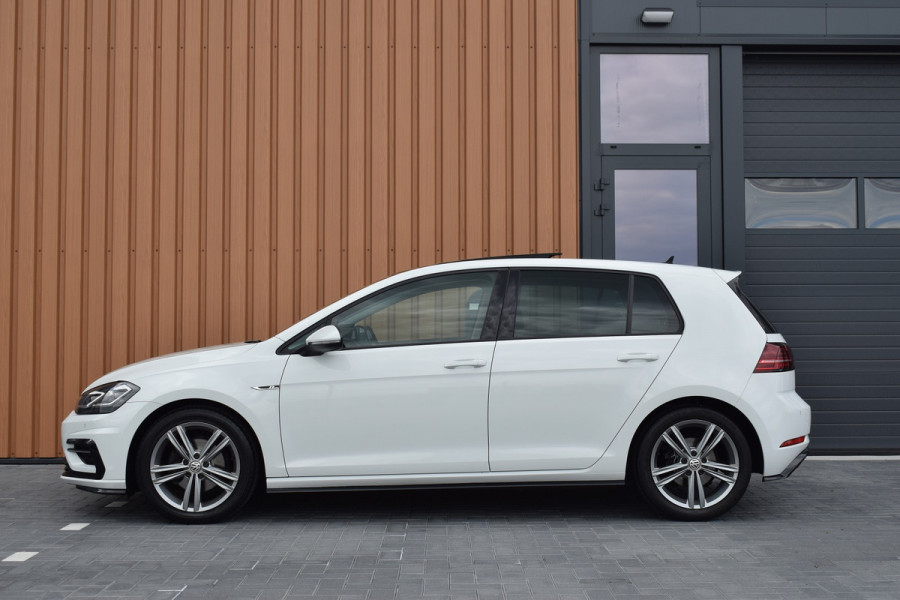 Volkswagen Golf 1.5 TSI 150pk R-line | Pano | Virtual | LED | Dynaudio