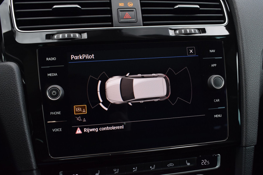 Volkswagen Golf 1.5 TSI 150pk R-line | Pano | Virtual | LED | Dynaudio