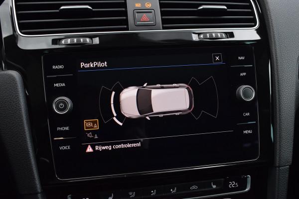 Volkswagen Golf 1.5 TSI 150pk R-line | Pano | Virtual | LED | Dynaudio