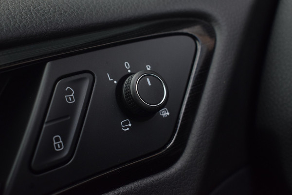 Volkswagen Golf 1.5 TSI 150pk R-line | Pano | Virtual | LED | Dynaudio