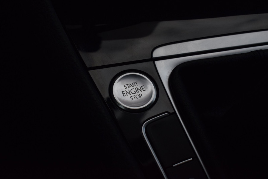 Volkswagen Golf 1.5 TSI 150pk R-line | Pano | Virtual | LED | Dynaudio