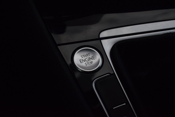 Volkswagen Golf 1.5 TSI 150pk R-line | Pano | Virtual | LED | Dynaudio