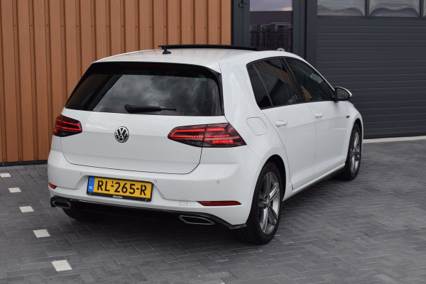 Volkswagen Golf 1.5 TSI 150pk R-line | Pano | Virtual | LED | Dynaudio