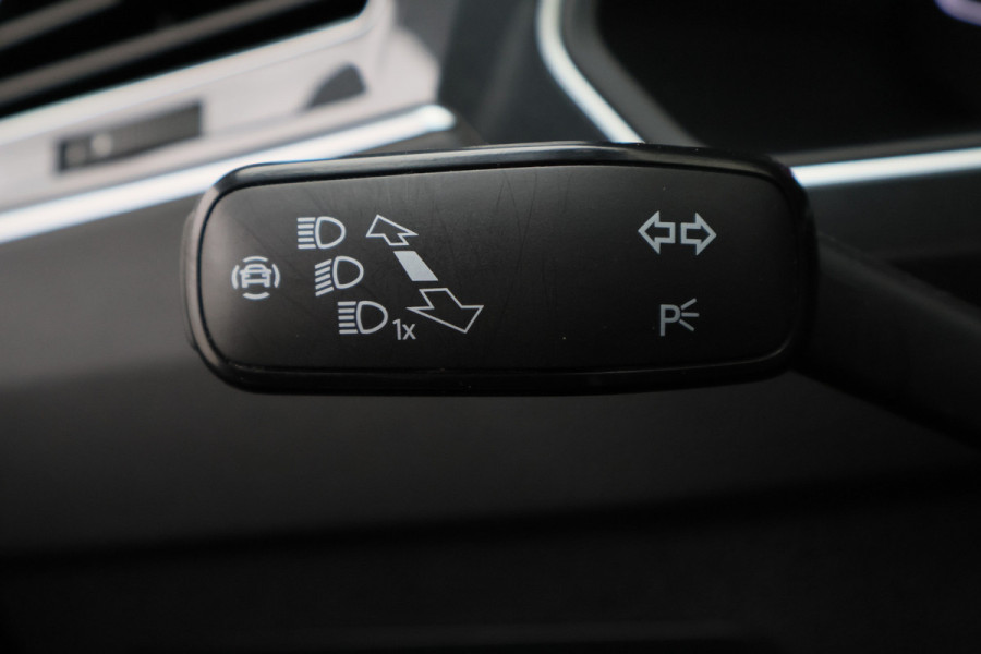Volkswagen Tiguan 1.5 TSI R-Line Business+ Camera, Apple Carplay, Keyless, IQ Light, ACC, 19"