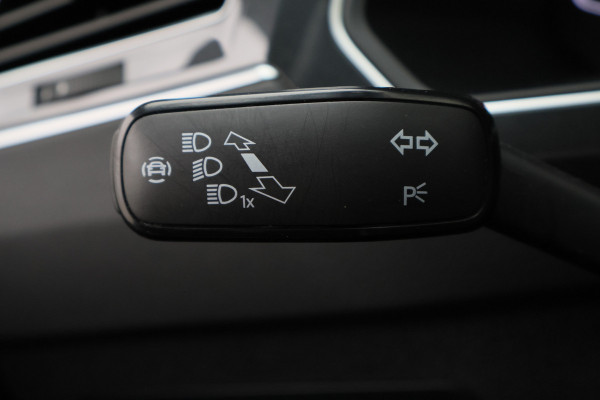 Volkswagen Tiguan 1.5 TSI R-Line Business+ Camera, Apple Carplay, Keyless, IQ Light, ACC, 19"