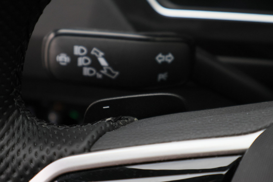 Volkswagen Tiguan 1.5 TSI R-Line Business+ Camera, Apple Carplay, Keyless, IQ Light, ACC, 19"