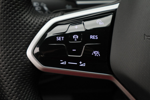 Volkswagen Tiguan 1.5 TSI R-Line Business+ Camera, Apple Carplay, Keyless, IQ Light, ACC, 19"