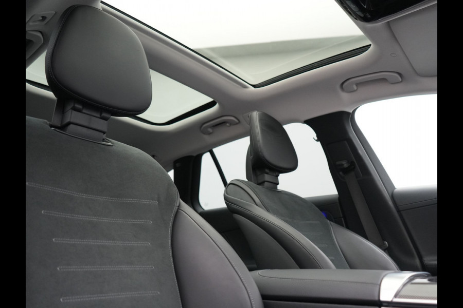 Mercedes-Benz C-Klasse Estate 300 e AMG Line PHEV 313pk Dealer O.H | Trekhaak Af Fabriek | Panodak | Alcatara Sportstoelen Memory & Verwarmd | 360 Camera | Adaptive Cruise | Digital LED | BLIS | Sfeerverlichting | Apple Carplay | Virtual | Navigatie | DAB | 18"L.M | Plug In Hybrid |