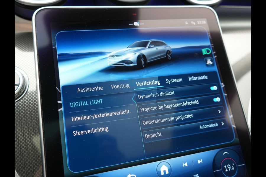 Mercedes-Benz C-Klasse Estate 300 e AMG Line PHEV 313pk Dealer O.H | Trekhaak Af Fabriek | Panodak | Alcatara Sportstoelen Memory & Verwarmd | 360 Camera | Adaptive Cruise | Digital LED | BLIS | Sfeerverlichting | Apple Carplay | Virtual | Navigatie | DAB | 18"L.M | Plug In Hybrid |