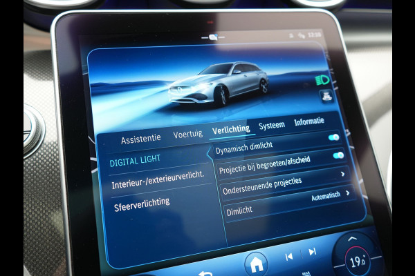 Mercedes-Benz C-Klasse Estate 300 e AMG Line PHEV 313pk Dealer O.H | Trekhaak Af Fabriek | Panodak | Alcatara Sportstoelen Memory & Verwarmd | 360 Camera | Adaptive Cruise | Digital LED | BLIS | Sfeerverlichting | Apple Carplay | Virtual | Navigatie | DAB | 18"L.M | Plug In Hybrid |