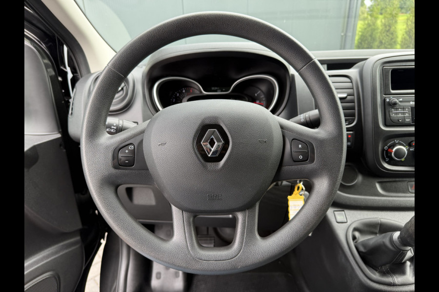 Renault Trafic 2.0 dCi 120 PK / L2H1 / 1e EIG. / AIRCO / CRUISE / PDC / 3-ZITS / LED
