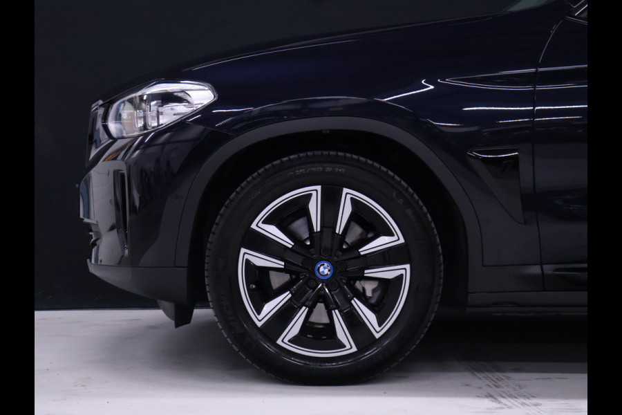 BMW iX3 High Executive 80 kWh [SCHUIFKANTELDAK, APPLE CARPLAY, MEMORY SEATS, STOELVERWARMING, ADAPTIVE CRUISE, ANDROID AUTO, CAMERA, PDC V+A, ELEKTRISCHE ACHTERKLEP, LED, NAVIGATIE, NIEUWSTAAT]