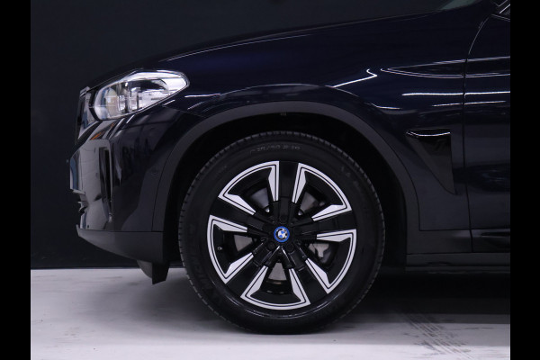 BMW iX3 High Executive 80 kWh [SCHUIFKANTELDAK, APPLE CARPLAY, MEMORY SEATS, STOELVERWARMING, ADAPTIVE CRUISE, ANDROID AUTO, CAMERA, PDC V+A, ELEKTRISCHE ACHTERKLEP, LED, NAVIGATIE, NIEUWSTAAT]