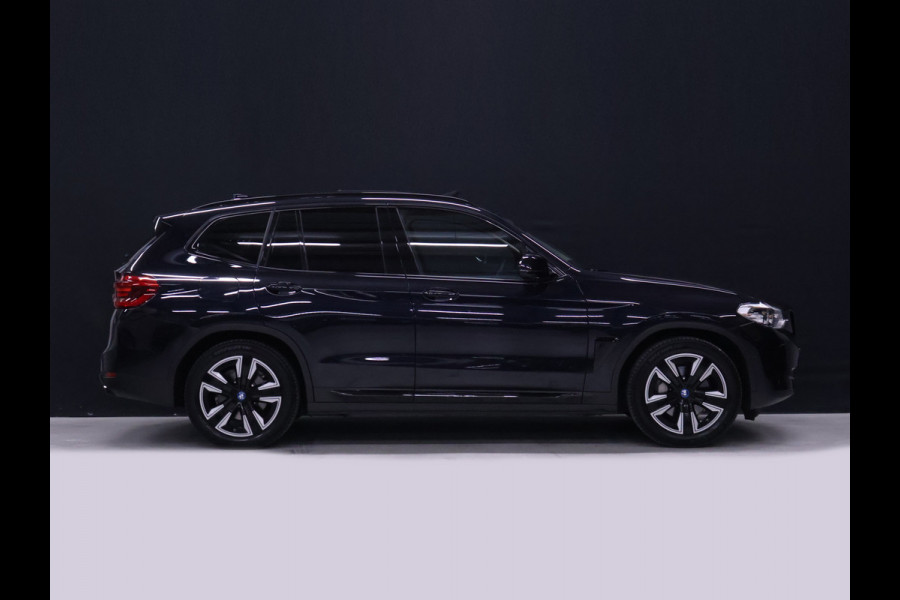 BMW iX3 High Executive 80 kWh [SCHUIFKANTELDAK, APPLE CARPLAY, MEMORY SEATS, STOELVERWARMING, ADAPTIVE CRUISE, ANDROID AUTO, CAMERA, PDC V+A, ELEKTRISCHE ACHTERKLEP, LED, NAVIGATIE, NIEUWSTAAT]