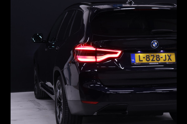 BMW iX3 High Executive 80 kWh [SCHUIFKANTELDAK, APPLE CARPLAY, MEMORY SEATS, STOELVERWARMING, ADAPTIVE CRUISE, ANDROID AUTO, CAMERA, PDC V+A, ELEKTRISCHE ACHTERKLEP, LED, NAVIGATIE, NIEUWSTAAT]