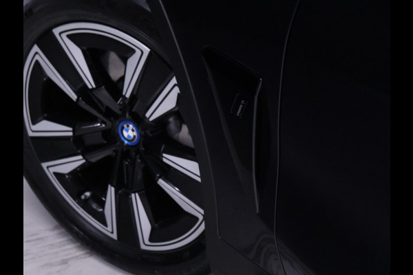BMW iX3 High Executive 80 kWh [SCHUIFKANTELDAK, APPLE CARPLAY, MEMORY SEATS, STOELVERWARMING, ADAPTIVE CRUISE, ANDROID AUTO, CAMERA, PDC V+A, ELEKTRISCHE ACHTERKLEP, LED, NAVIGATIE, NIEUWSTAAT]