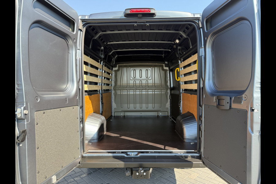 Opel Movano 2.2D 120 PK / L2H2 / ** NIEUW BPM VRIJ ** / TREKHAAK / CAMERA / 3-ZITS / ECC / LED / CRUISE / LANE ASSIST
