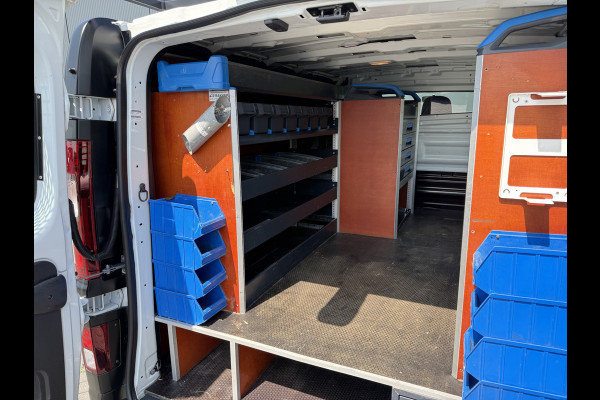 Renault Trafic 2.0 dCi 145 PK / AUTOMAAT / L1H1 / 2x SCHUIFDEUR / INRICHTING / TREKHAAK / IMPERIAAL / 3-ZITS