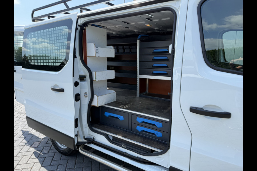 Renault Trafic 2.0 dCi 145 PK / AUTOMAAT / L1H1 / 2x SCHUIFDEUR / INRICHTING / TREKHAAK / IMPERIAAL / 3-ZITS