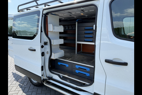Renault Trafic 2.0 dCi 145 PK / AUTOMAAT / L1H1 / 2x SCHUIFDEUR / INRICHTING / TREKHAAK / IMPERIAAL / 3-ZITS