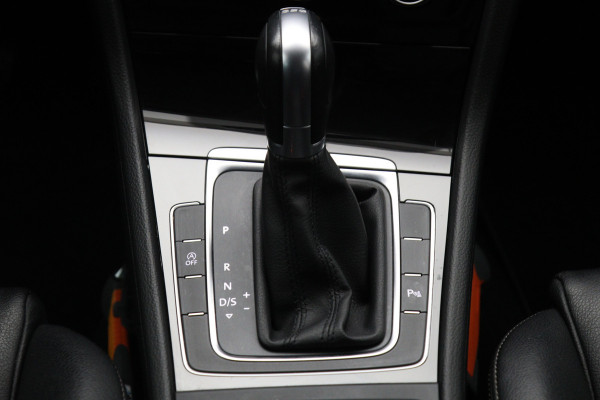 Volkswagen Golf Variant 1.0 TSI 110 PK Automaat Highline, Leder, Carplay, Climate Control, Adap. Cruise Control, Camera