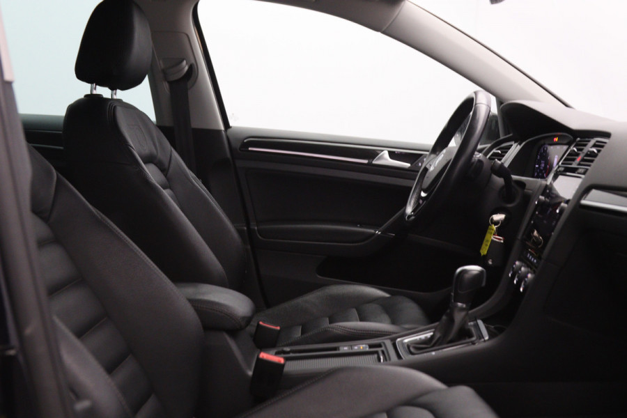 Volkswagen Golf Variant 1.0 TSI 110 PK Automaat Highline, Leder, Carplay, Climate Control, Adap. Cruise Control, Camera