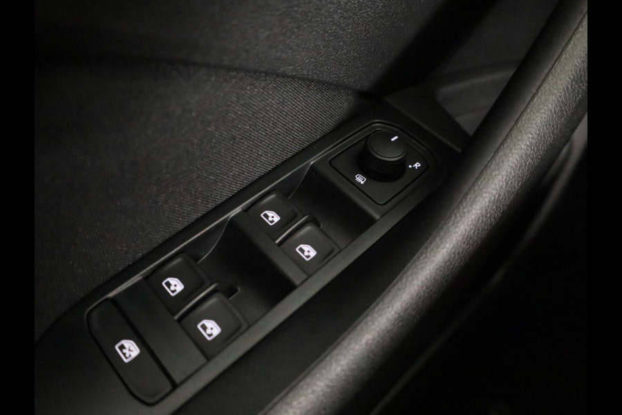 Škoda Kamiq Selection 1.0 TSI 115 pk 6 versn. Hand | Smokey Diamond | CarPlay | Cruise Control