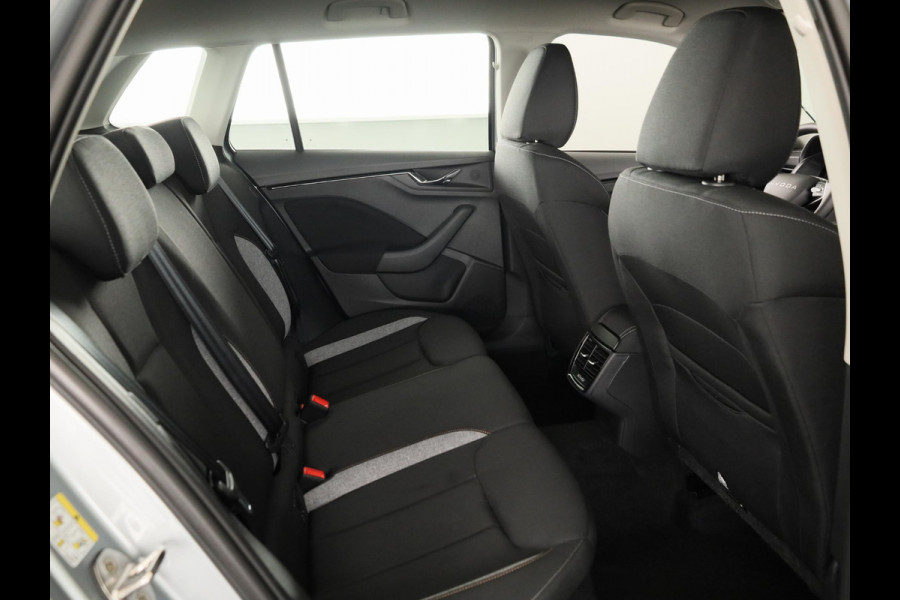 Škoda Kamiq Selection 1.0 TSI 115 pk 6 versn. Hand | Smokey Diamond | CarPlay | Cruise Control