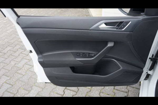 Volkswagen Taigo R-Line 1.0 TSI Black Style AUTOMAAT-ACC-CAMERA-CARPLAY-CLIMA-IQ LIGHT-PANORAMA-VIRTUEEL