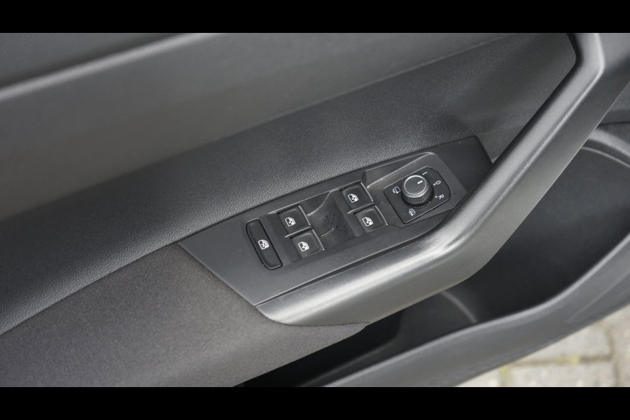 Volkswagen Taigo R-Line 1.0 TSI Black Style AUTOMAAT-ACC-CAMERA-CARPLAY-CLIMA-IQ LIGHT-PANORAMA-VIRTUEEL