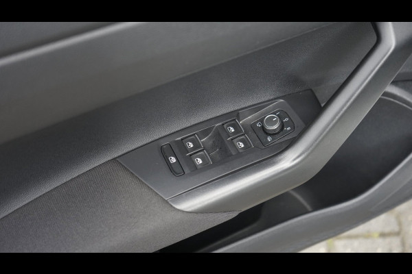Volkswagen Taigo R-Line 1.0 TSI Black Style AUTOMAAT-ACC-CAMERA-CARPLAY-CLIMA-IQ LIGHT-PANORAMA-VIRTUEEL