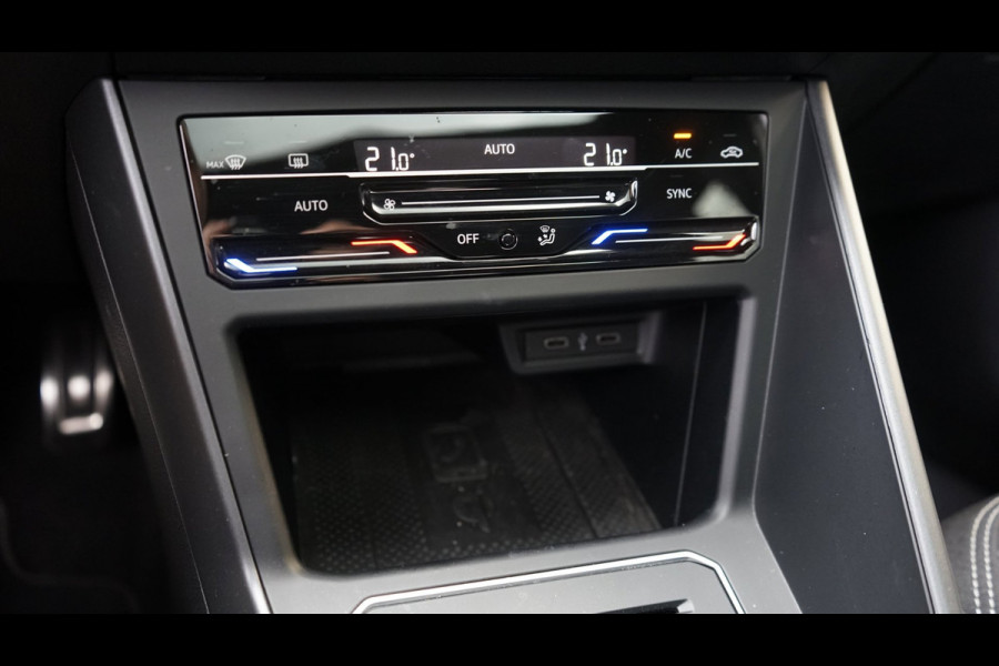 Volkswagen Taigo R-Line 1.0 TSI Black Style AUTOMAAT-ACC-CAMERA-CARPLAY-CLIMA-IQ LIGHT-PANORAMA-VIRTUEEL