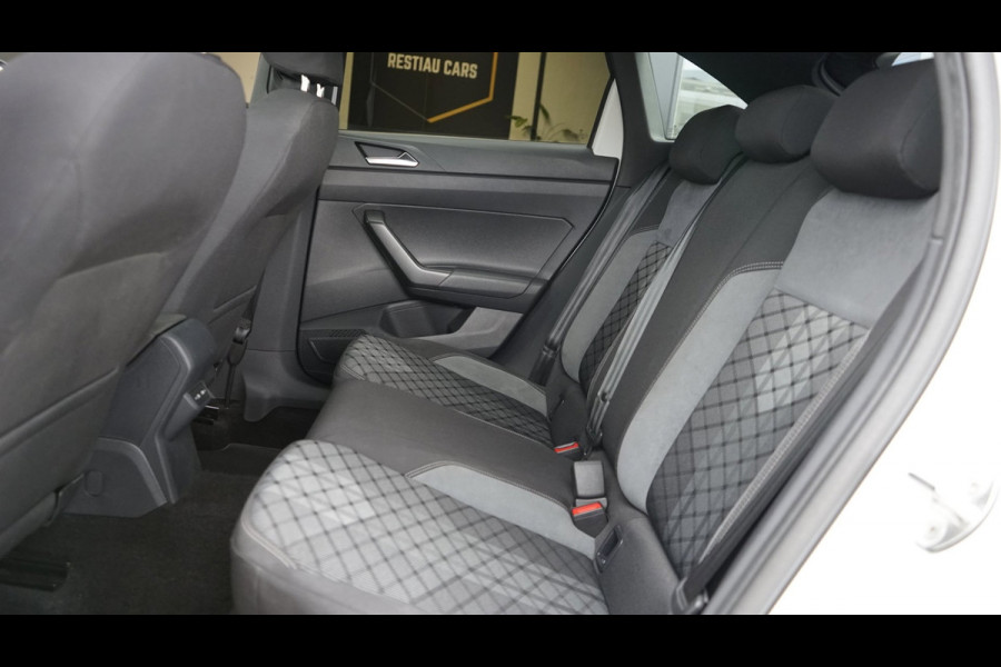 Volkswagen Taigo R-Line 1.0 TSI Black Style AUTOMAAT-ACC-CAMERA-CARPLAY-CLIMA-IQ LIGHT-PANORAMA-VIRTUEEL