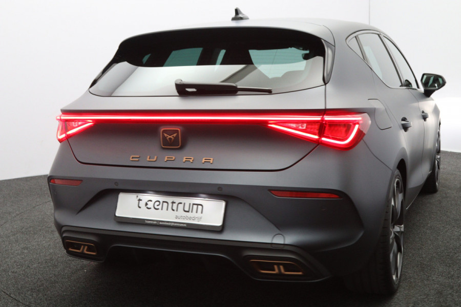 CUPRA Leon 1.4 e-Hybrid VZ 245 PK Performance, Matte Grijs, Winterpakket, DCC, Adap. Cruise Control