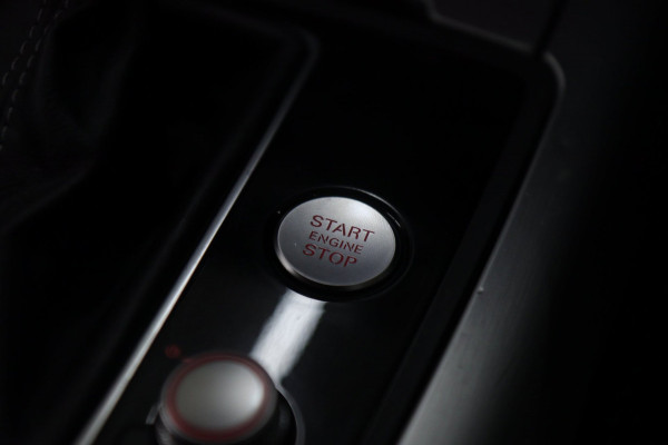 Audi A6 Avant 2.0 TDI ultra S line Edition 3X S-LINE STOELVER/KEYLESS/TREKHAAK/PARKASSIST/VOL