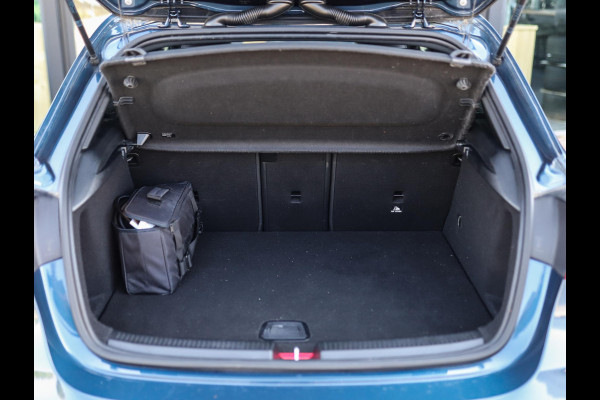 Mercedes-Benz A-Klasse 250 e Business Solution AMG Limited | Stoelverw. | PDC | LED
