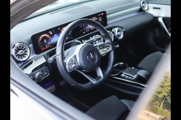 Mercedes-Benz A-Klasse 250 e Business Solution AMG Limited | Stoelverw. | PDC | LED