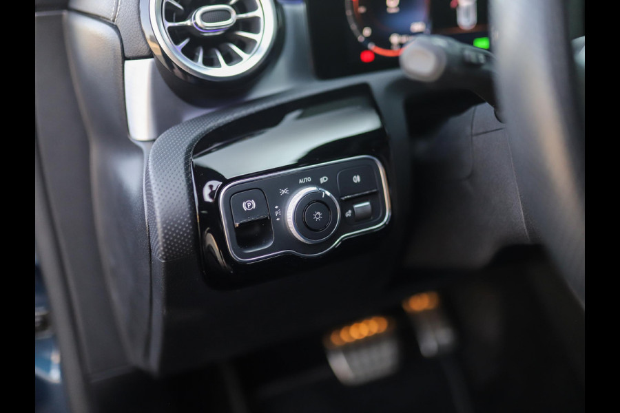 Mercedes-Benz A-Klasse 250 e Business Solution AMG Limited | Stoelverw. | PDC | LED