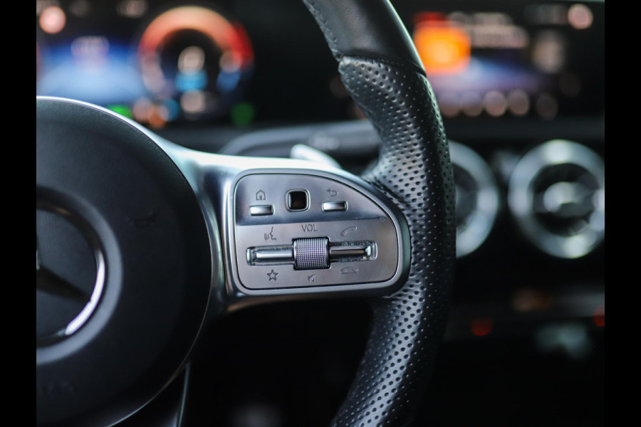 Mercedes-Benz A-Klasse 250 e Business Solution AMG Limited | Stoelverw. | PDC | LED