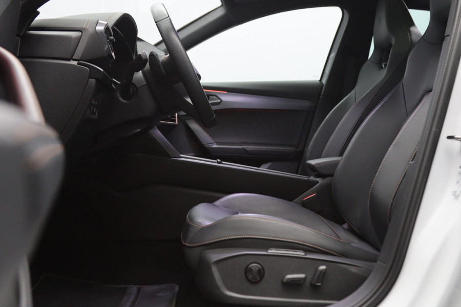 CUPRA Formentor 1.4 e-Hybrid VZ 245 PK Copper Edition PHEV, Panoramadak, Leder, Memory, Trekhaak, Winterpakket, Carplay, Camera