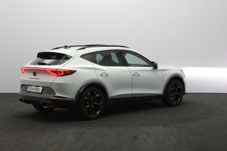 CUPRA Formentor 1.4 e-Hybrid VZ 245 PK Copper Edition PHEV, Panoramadak, Leder, Memory, Trekhaak, Winterpakket, Carplay, Camera