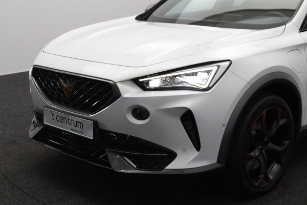 CUPRA Formentor 1.4 e-Hybrid VZ 245 PK Copper Edition PHEV, Panoramadak, Leder, Memory, Trekhaak, Winterpakket, Carplay, Camera