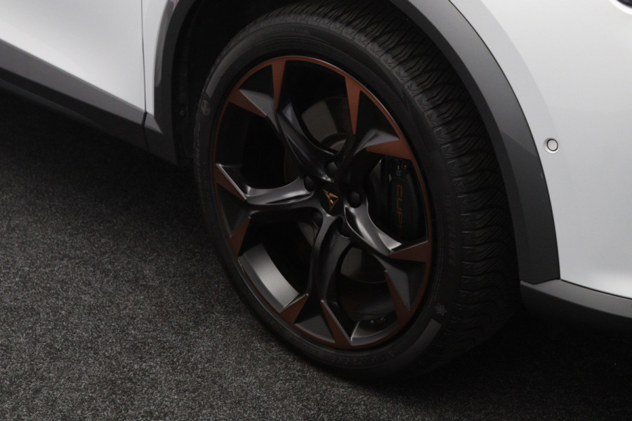 CUPRA Formentor 1.4 e-Hybrid VZ 245 PK Copper Edition PHEV, Panoramadak, Leder, Memory, Trekhaak, Winterpakket, Carplay, Camera