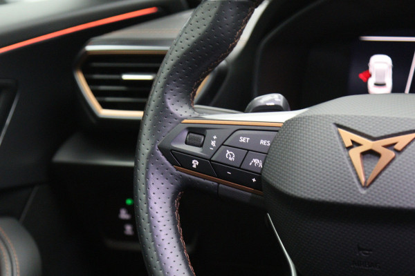 CUPRA Formentor 1.4 e-Hybrid VZ 245 PK Copper Edition PHEV, Panoramadak, Leder, Memory, Trekhaak, Winterpakket, Carplay, Camera